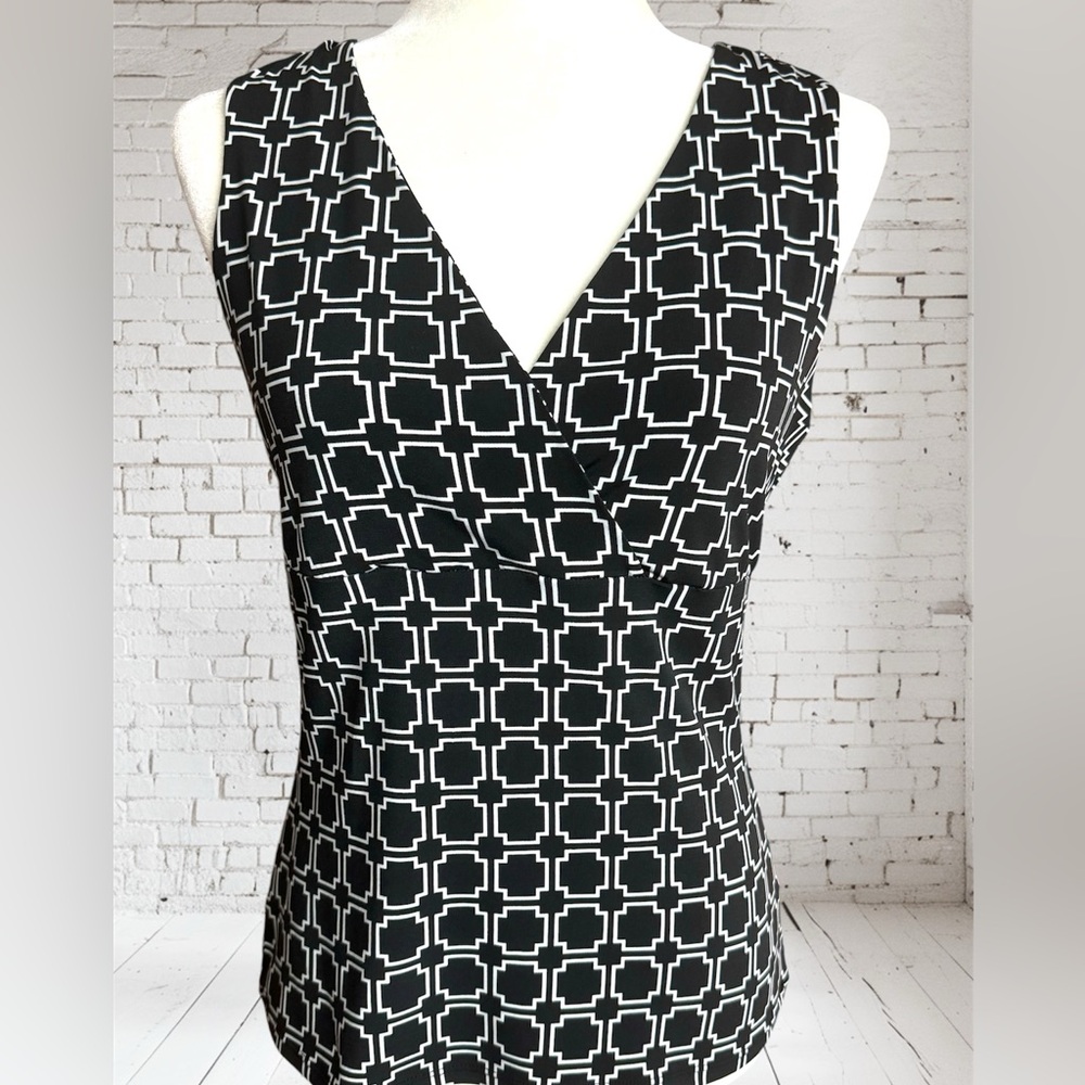 *NWOT* White House Black Market Surplice Neckline Sleeveless Top Size Small